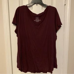 Torrid V-Neck Short Sleeve Classic Fit in Deep Burgundy Size 4